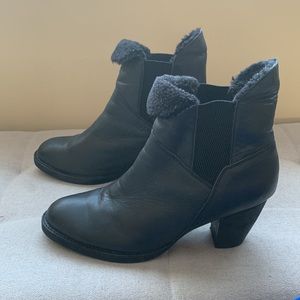 EMU Australia Women's Leather Fold-Over Sherpa Black Booties Size 11 SB22